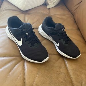 EUC Nike Women's Revolution 6 Next Nature Running shoes size 9